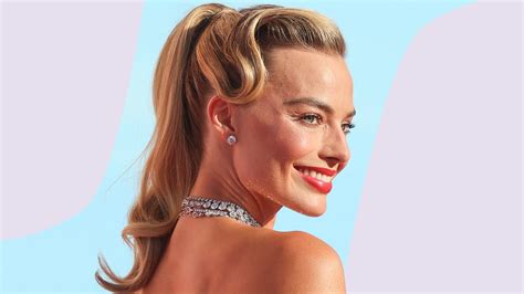 margot robbie fit pics|Every reference to Barbie in Margot Robbies press。